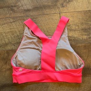 Luluelmon Size 8 - padding in tact - good condition.